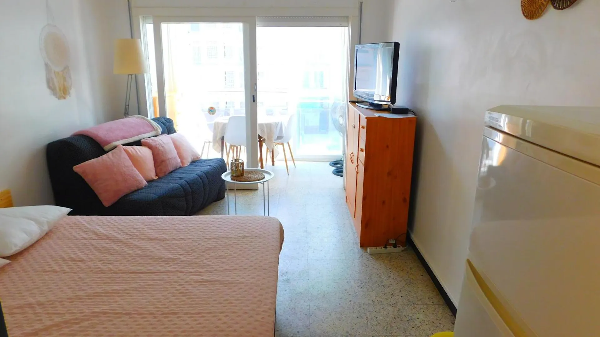 A237 Estudio Weekend 28 Roses Daire